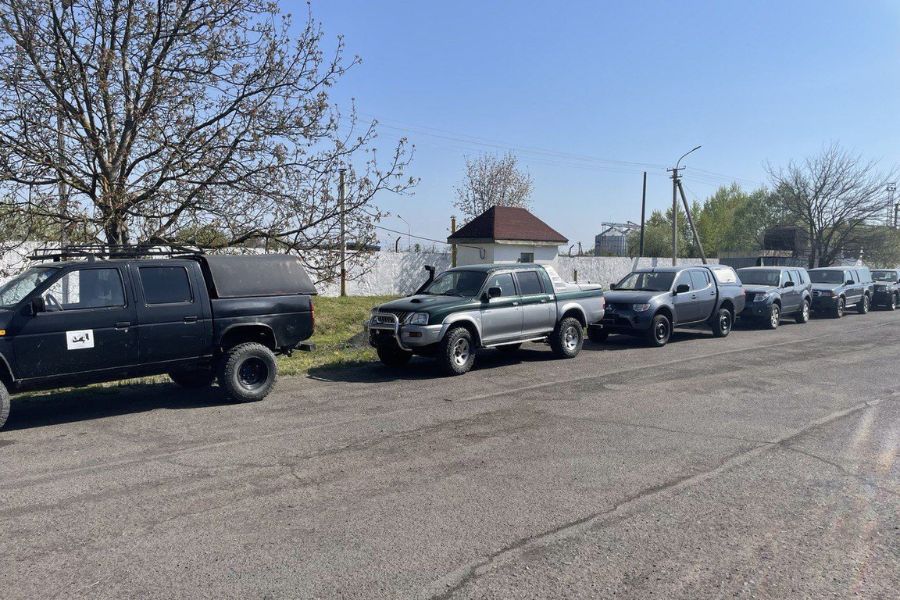 Das ukrainische Militär braucht für seine Landesverteidigung dringend Geländewagen, die im Ausland gekauft werden.